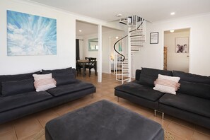 智能電視、電子遊戲、DVD 播放機、足球機