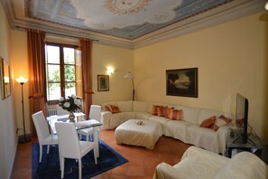 スマートテレビ、DVD プレーヤー、ステレオ