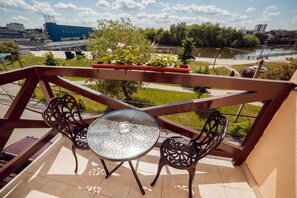 Suite | Ropa de cama de alta calidad, escritorio y insonorización 