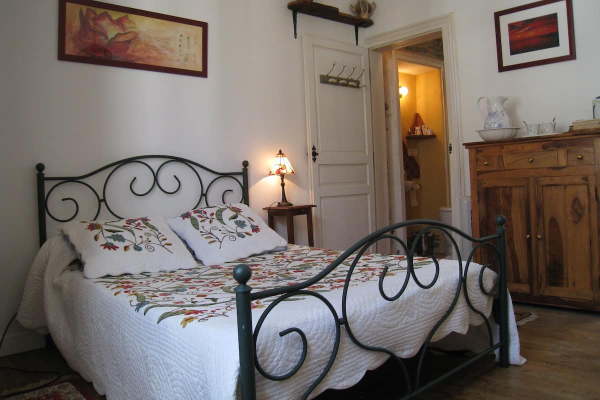 Comfort Double Room (Lumière d'Anjou) | 1 bedroom, individually decorated, individually furnished, desk
