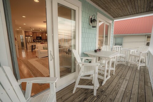 BEST DEAL IN KURE BEACH!!! FULLY RENOVATED LUXURY HOME STEPS TO THE OCEAN & PIER