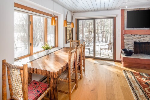 Outpost: Hollyhock 2011