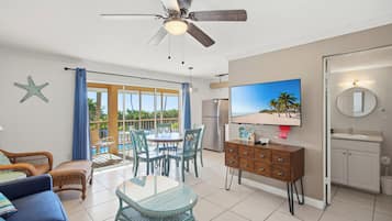 Tv, dvd-afspiller, stereoanlæg, kontorer