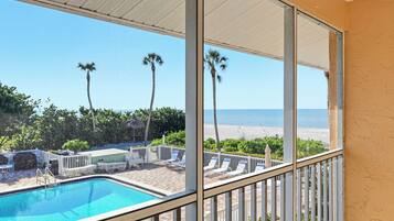 Lämmitetty uima-allas