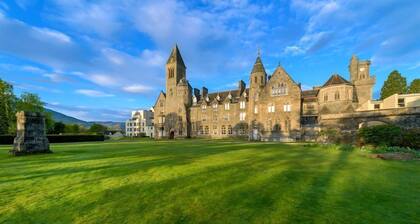 Highland Club Direct Property - Ferienwohnung Talisker im Kloster am Loch Ness - WLAN - Pool