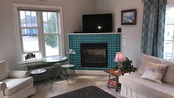 TV, fireplace, DVD player, books