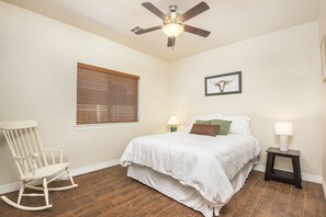 3 bedrooms, iron/ironing board, free WiFi, bed sheets - Very Comfortable Family Friendly Home In Town W/ Open Layout & 500 MB Internet!  (Flagstaff)