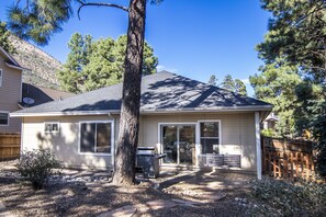 Exterior - Very Comfortable Family Friendly Home In Town W/ Open Layout & 500 MB Internet!  (Flagstaff)