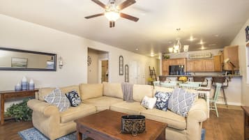 Smart TV, chimenea, reproductor de DVD y estéreo