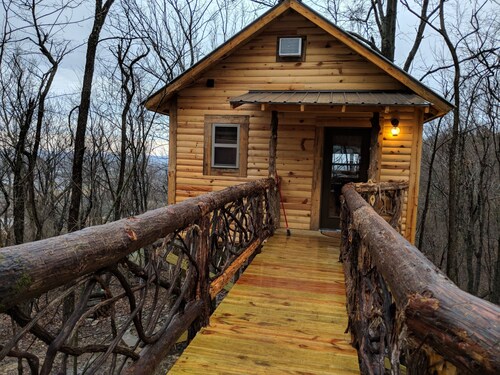 Getaway 9 - Private Mountain Side Treehouse With a View