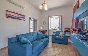 Fernseher, Kamin, Stereoanlage