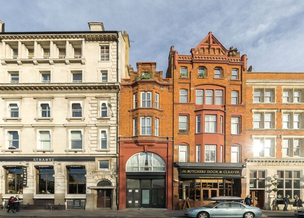 المنشأة من الخارج