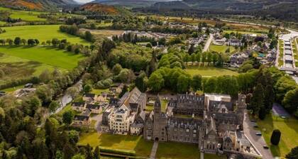 Luxury self catering cottage with swimming pool in the grounds of a Monastery on Loch Ness
