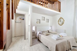 2 bedrooms, iron/ironing board, WiFi, bed sheets - Santa Croce Cathedral by Mmega (Firenze)
