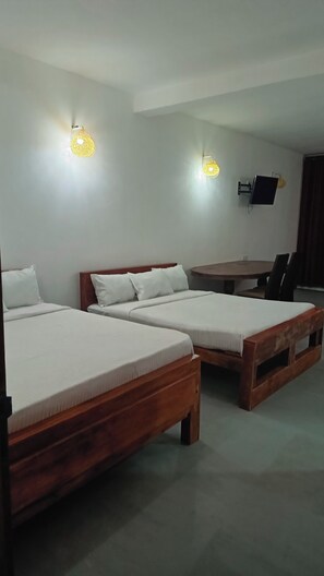 1 dormitorio, ropa de cama de alta calidad, escritorio