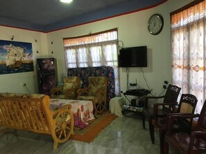 Televisión de pantalla plana de 55 pulgadas con canales por cable