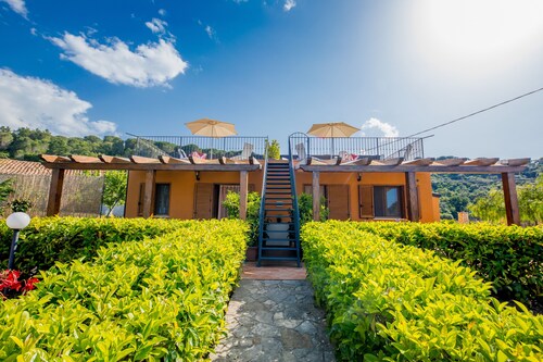 Green Hills House - Small Apt - Wifi- Sea view terrace- Private parking