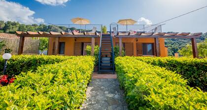 Green Hills House - Small Apt - Wifi- Sea view terrace- Private parking