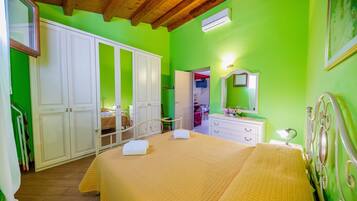 1 bedroom, iron/ironing board, travel cot, WiFi