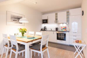 Kühlschrank, Mikrowelle, Ofen, Geschirrspüler