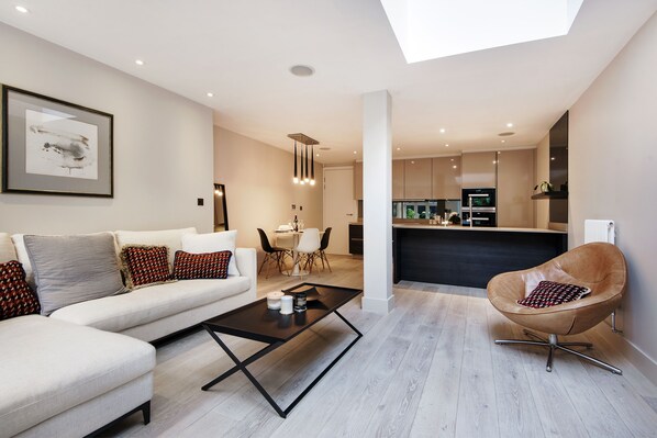 Living area - London Home 718, Rent Your Dream Holiday Home in One of London’s most Prestigious Areas (London)