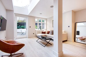 Apartment, 2 Bedrooms, Non Smoking | Living room