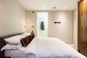 Apartment, 2 Bedrooms, Non Smoking | Iron/ironing board, free WiFi, bed sheets - London Home 718, Rent Your Dream Holiday Home in One of London’s most Prestigious Areas (London)