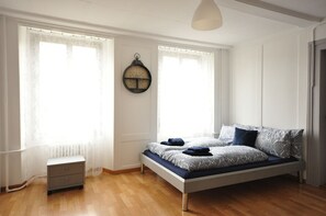 4 bedrooms, iron/ironing board, travel cot, free WiFi