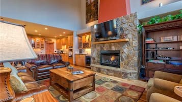 Luxury House | Living area | LCD TV