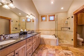 Luxury House | Bathroom