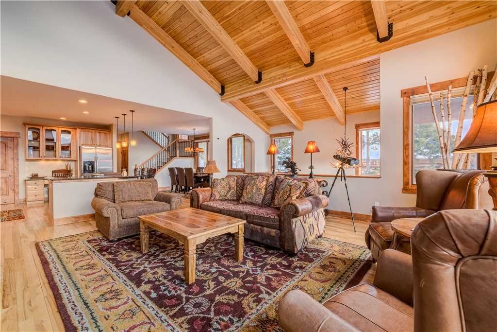 Luxury House | Living area | LCD TV