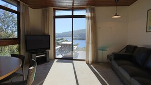 Smart-TV, DVD-Player, Stereoanlage