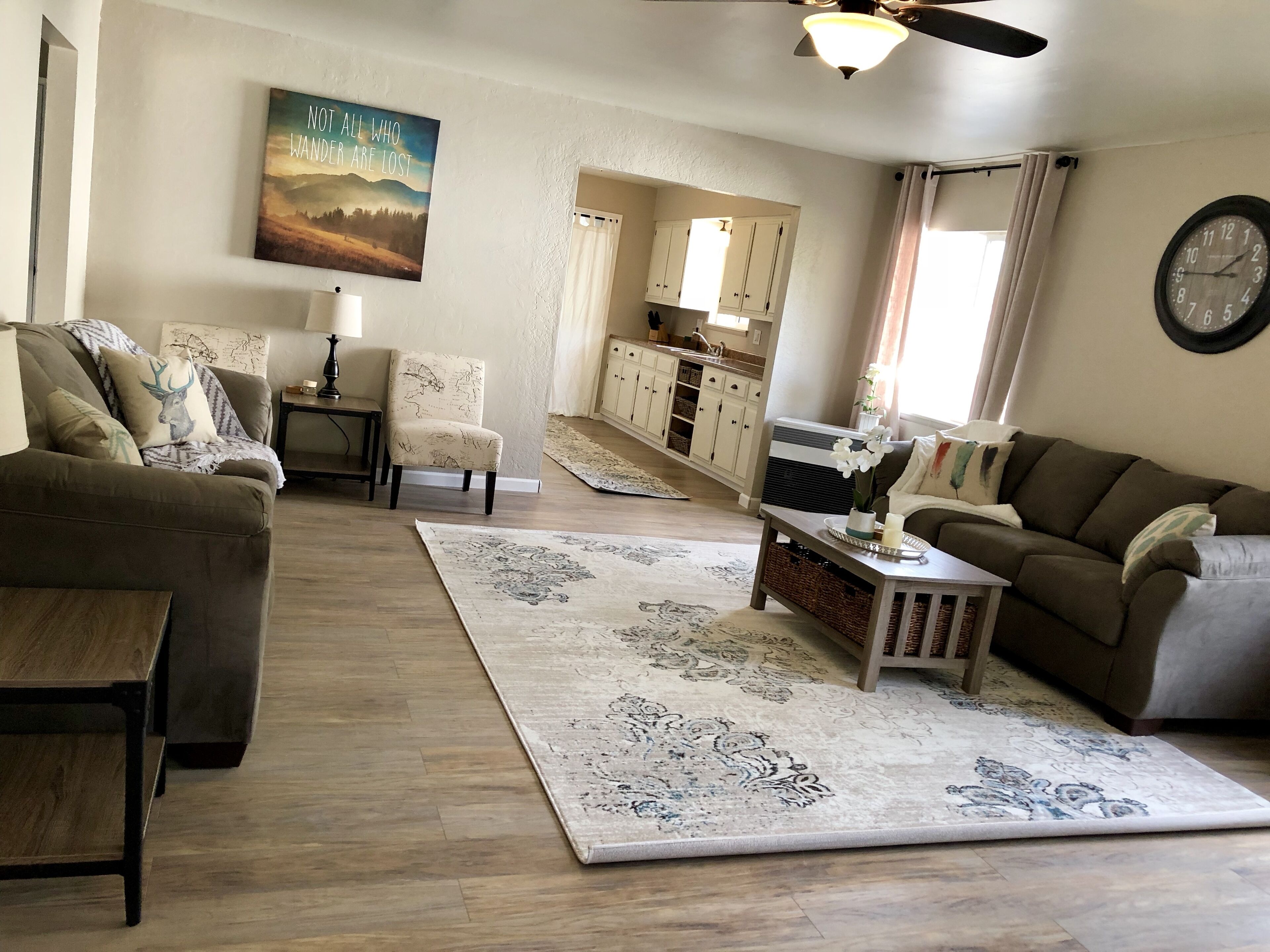 4BD/1BA Large Remodeled Home 50 Yards to River!
