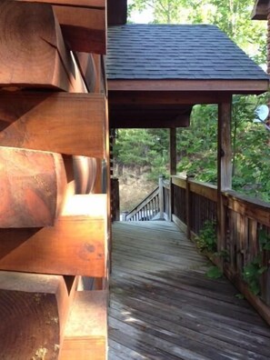 Property grounds - SPACIOUS NEW CABIN -2 King Suites -Hot Tub - WiFi - MOUNTAIN VIEWS -POOL- RESORT (Pigeon Forge)