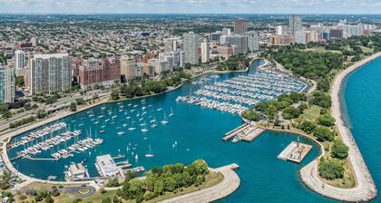 New 3BR Residence Adjacent to Wrigley Field - Outdoor Patio - BBQ Grill