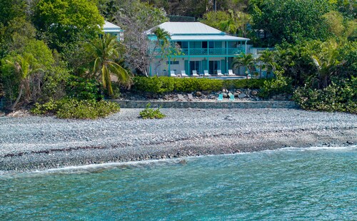 Sunset Beach: Beachfront Villa! Pool! Hot Tub!