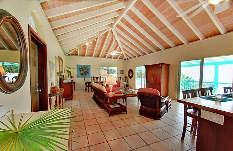 Sunset Beach: Beachfront Villa! Pool! Hot Tub! - セント・トマス島