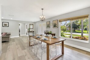 Dining - WatersEdge: Lakefront Fishing-Saltwater Pool-GameRoom (Weston)