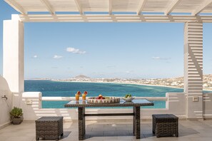 Villa, uitzicht op zee (Portara) | Uitzicht vanaf balkon