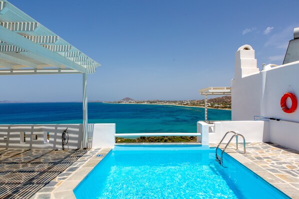 Seasonal outdoor pool, pool umbrellas, sun loungers