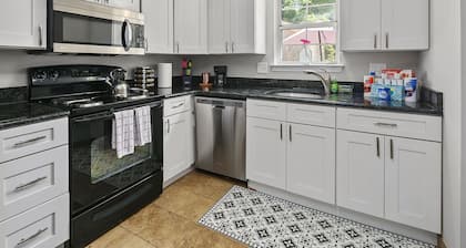 BickelBella: Private Yard & Near DC