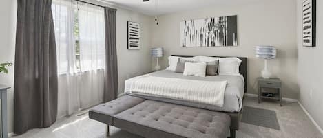 3 Schlafzimmer, Schreibtisch, Bügeleisen/Bügelbrett, Reisekinderbett