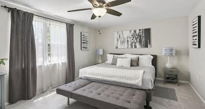 BickelBella: Private Yard & Near DC