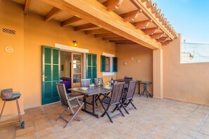 تناول الطعام بالخارج