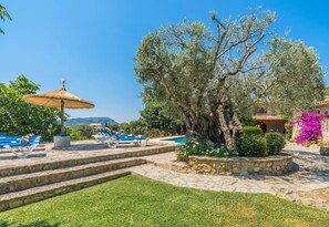 Terrace/patio - Mastaguera Mallorcan style villa with pool and spectacular views (Pollença)