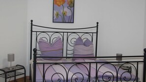 1 bedroom, bed sheets - Apartment in Strasen (40072) - Apartment in Strasen (Wesenberg)