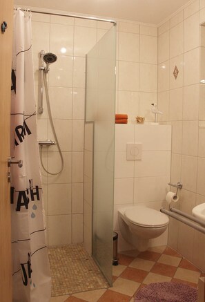 Shower, towels - Apartment in Strasen (40072) - Apartment in Strasen (Wesenberg)