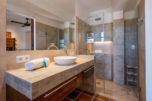 シャワー、タオル