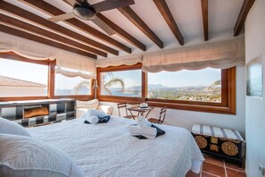 3 室のベッドルーム、アイロン / アイロン台、WiFi、ベッドシーツ