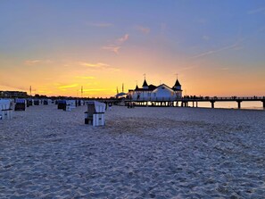 Unclassified image, 4 of 18, button